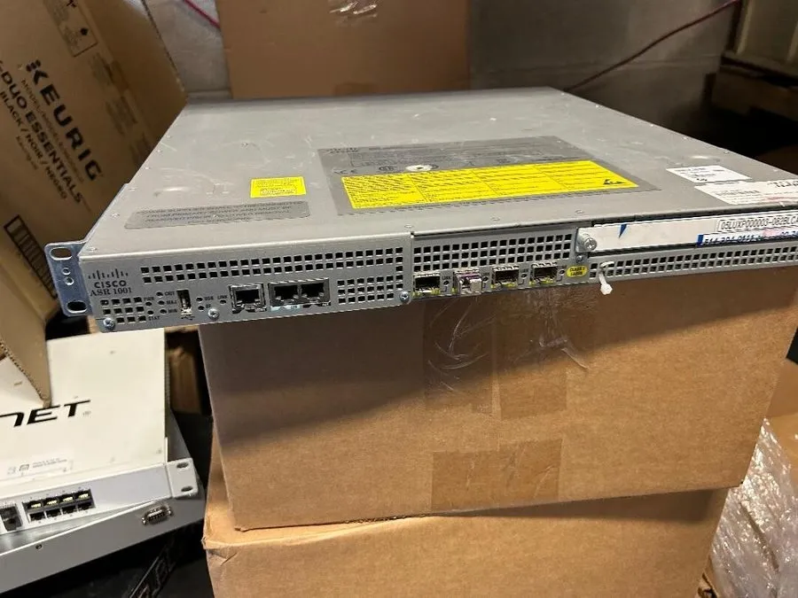 Маршрутизатор Cisco ASR1001 4 Port GE ASR Router 1x SPA-1XOC12-POS 2x ASR1001-PW