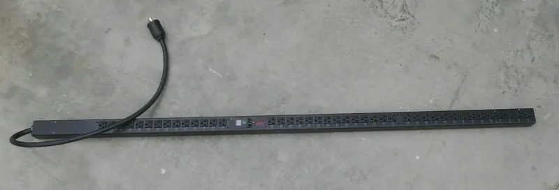 Блок розеток PDU APC Server Rack PDU Metered AP7862 Zero U, 5.7kW, 120V, 5-20