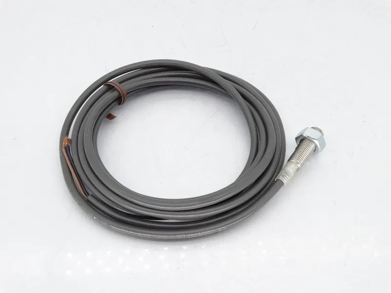 Датчик приближения OMRON E2E-X1R5F1 PROXIMITY SENSOR M8 PNP PLC