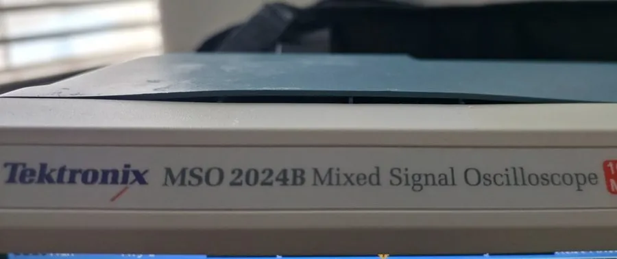 Осциллограф TEKTRONIX MSO2024B 200MHZ 4 CHANNEL 1GS/S MIXED SIGNAL OSCILLOSCOPE — фото лота 2