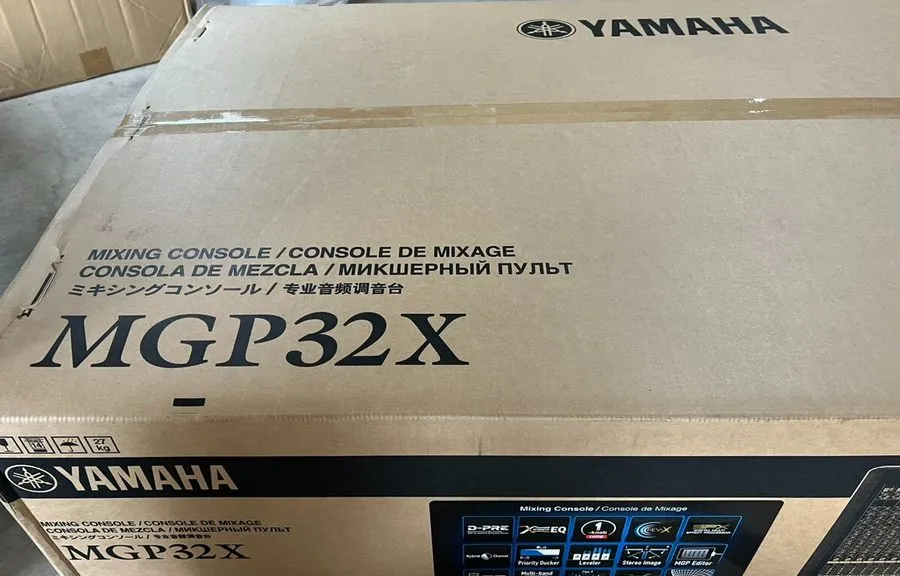 Микшерный пульт Yamaha MGP32X 32-Channel Mixing Console, 24 Mic Inputs, Phantom,