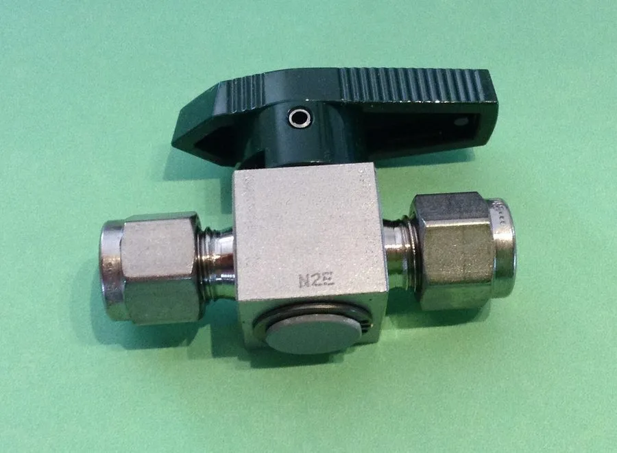 Клапан SWAGELOK SS-4P4T QUARTER TURN PLUG VALVE 1/4" TUBE OD 316SS