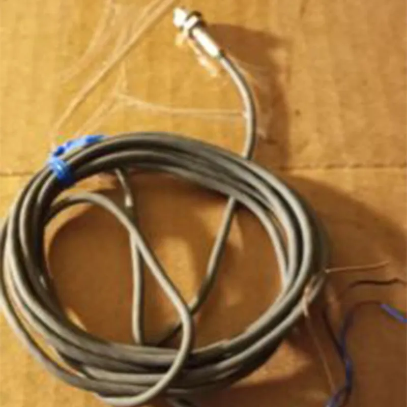 Датчик приближения Omron E2E-X1C1 Proximity Sensor, NPN NO, 1mm Range, 12-24VDC,