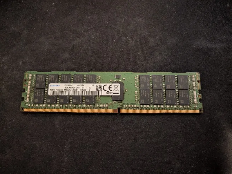 Модуль памяти Samsung Server RAM 16GB 2Rx4 PC4-2400T DDR4 M393A2G40EB1-CRC0Q M E