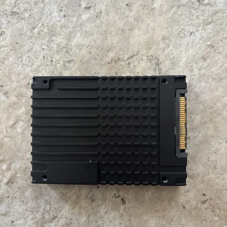 SSD-накопитель Micron 9300 PRO 7.68TB Internal SSD 2.5" PCIe U.2 NVMe MTFDHAL7T6 — фото лота 1