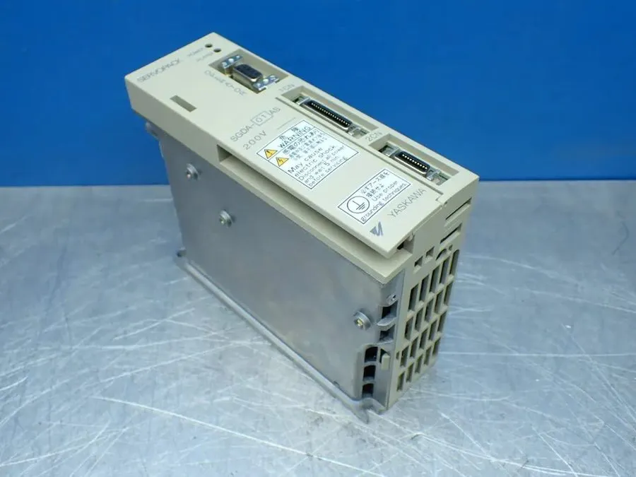 Сервопривод YASKAWA SERVOPACK SGDA-01AS