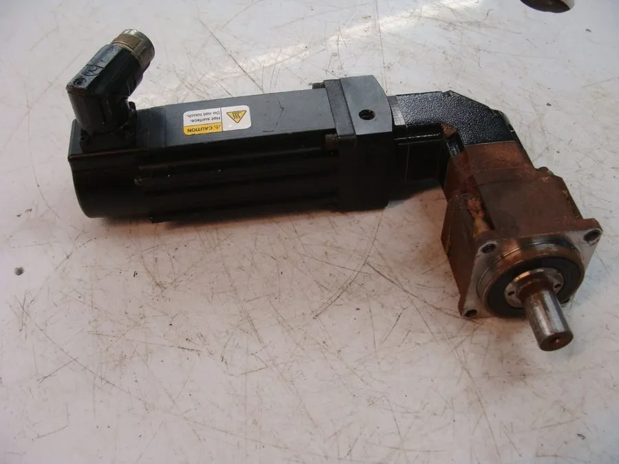 Серводвигатель Allen-Bradley VPL-B0632F-PJ12AA Kinetix VP Low Inertia Servo Moto