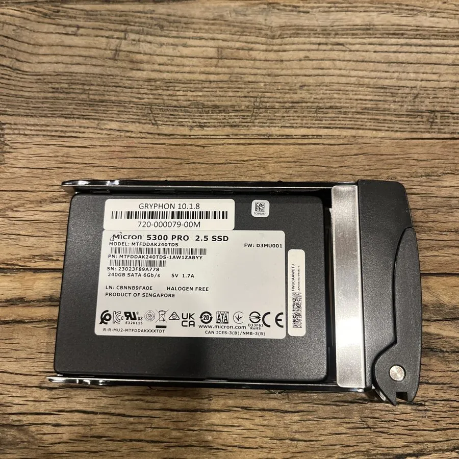 SSD-накопитель Micron MTFDDAK240TDS-1AW1ZABYY 240GB SSD SATA 6Gb/s 5300 PRO 2.5  — фото лота 1