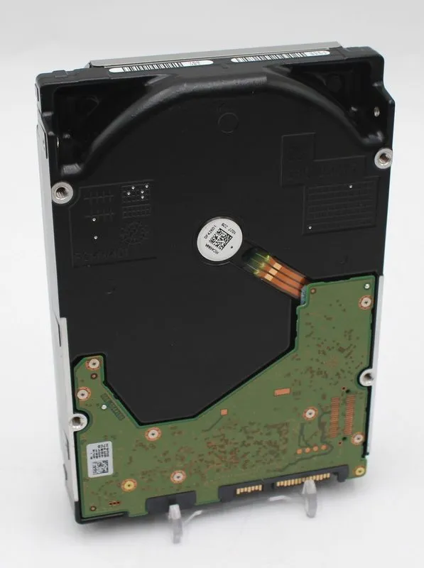 Жёсткий диск WD WUH721816ALE6L4 16TB SATA Ultrastar DC HC550 3.5" LFF Hard Drive — фото лота 2