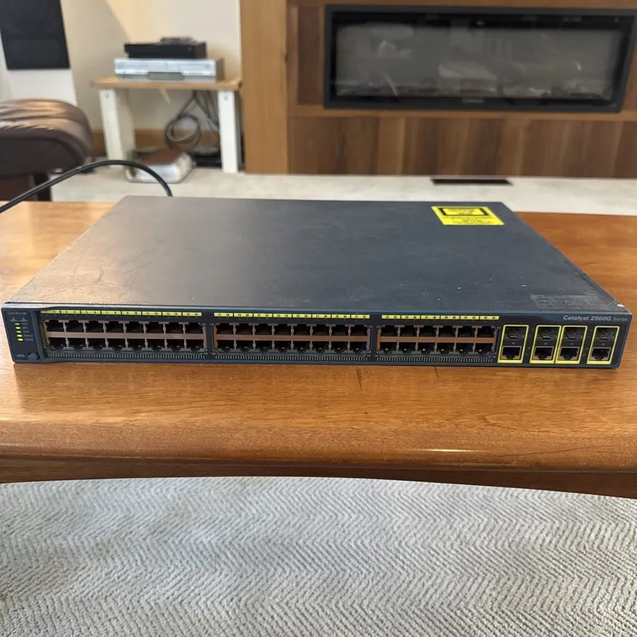 Коммутатор Cisco Catalyst 2960g 48-Ports Rack-Mountable Switch — фото лота 1
