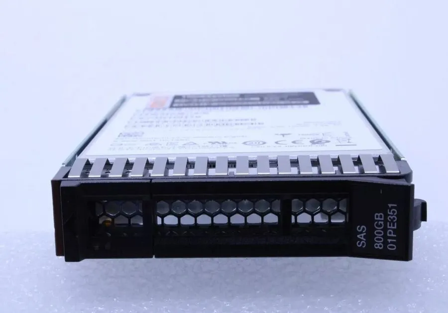SSD-накопитель Lenovo 01PE351 4XB7A10230 800GB MLC 12Gb SAS 2.5" SFF Hot Swap En