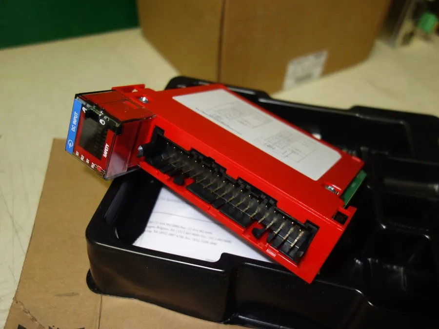 Модуль ввода-вывода Allen-Bradley 1756-IB16S ControlLogix Safety I/O Module SEAL