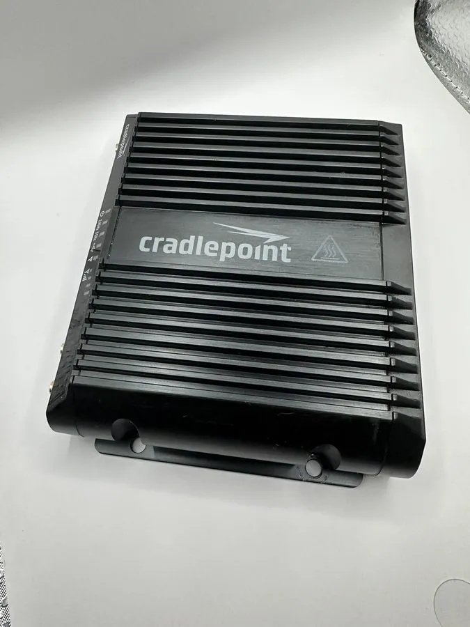 Маршрутизатор Cradlepoint IBR1100LPE-VZ Dual Band Router Verizon 4G LTE 100 Mbps