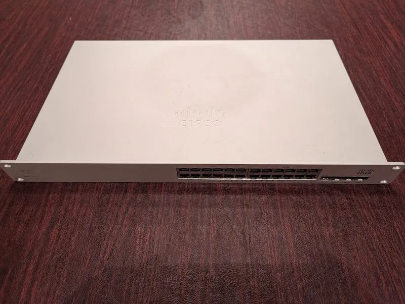Коммутатор Cisco Meraki MS220-24P 24-Port PoE Gigabit Managed Switch Rackmount G — фото лота 2