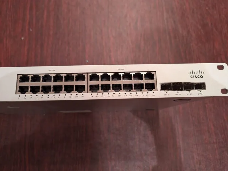 Коммутатор Cisco Meraki MS220-24P 24-Port PoE Gigabit Managed Switch Rackmount G — фото лота 4