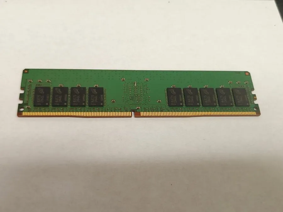 Модуль памяти Micron 8GB 2Rx8 PC4-2666V-RE2-11 ECC REG Server Ram MTA18ASF1G72PD — фото лота 1