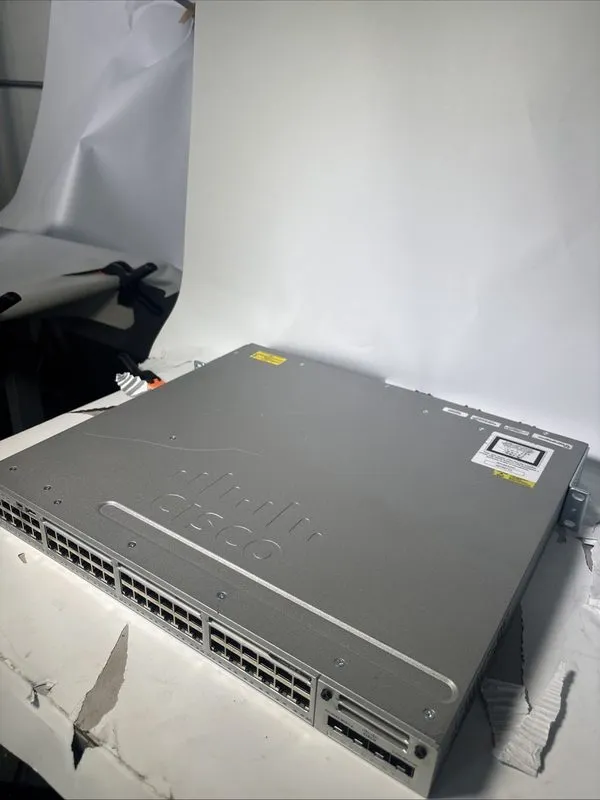 Коммутатор Cisco Catalyst WS-C3850-48T-E 48-Port w/ C3850-NM-4-10G Switch Reset — фото лота 1