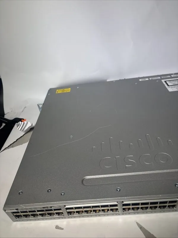 Коммутатор Cisco Catalyst WS-C3850-48T-E 48-Port w/ C3850-NM-4-10G Switch Reset — фото лота 2