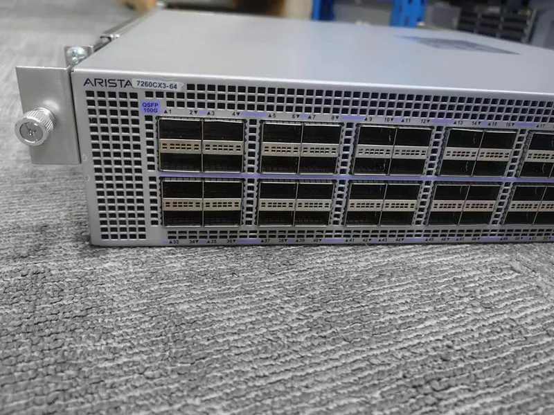 Коммутатор DCS-7260CX3-64-F Arista 7260X3, 64x100GbE QSFP & 2xSFP+ switch, front
