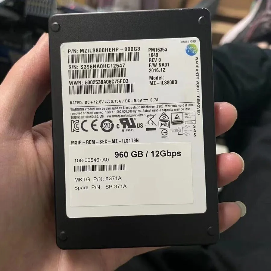 SSD-накопитель Samsung PM1635A 960GB SSD 2.5" SAS 12G/S MZILS800HEHP-000G3 MZ-IL
