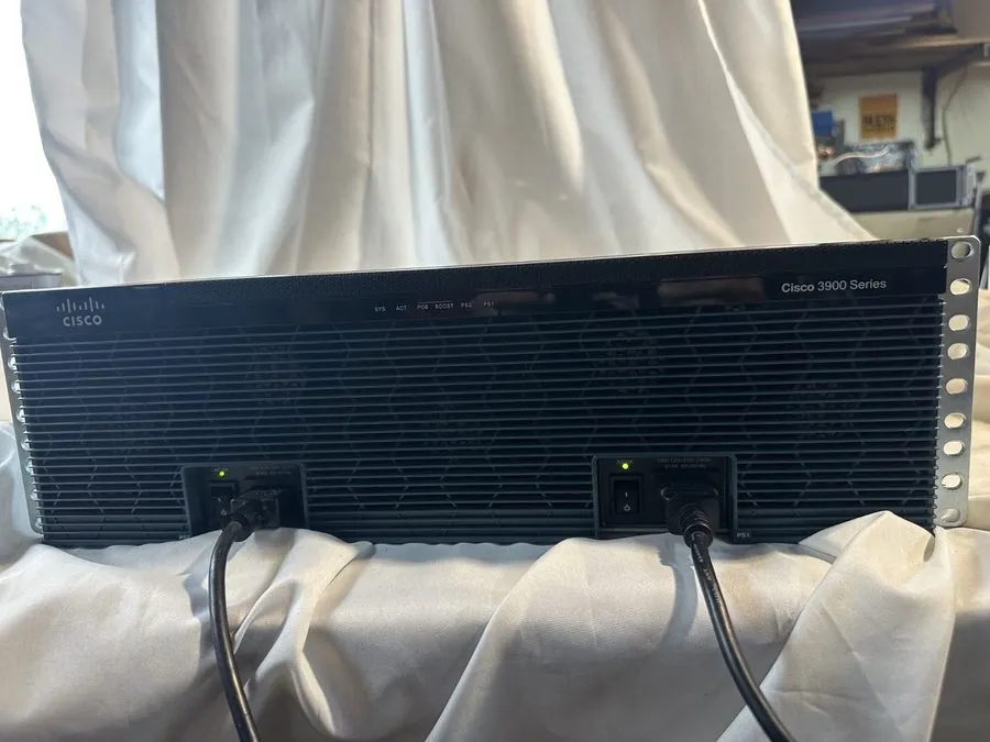 Маршрутизатор Cisco 3925 Gigabit Integrated Service Router 800-29789-02 W/NM-IT3
