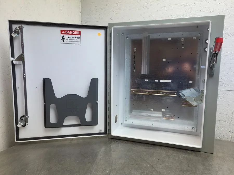 Монтажный шкаф Hoffman A30SA2610LPPL Disconnect Enclosure 30" x 25.38" x 10" Mil — фото лота 2