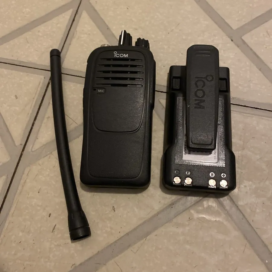 Зарядное устройство Icom IC-F1000 VHF 136-174MHz 16 Channel Portable Radio, Rapi