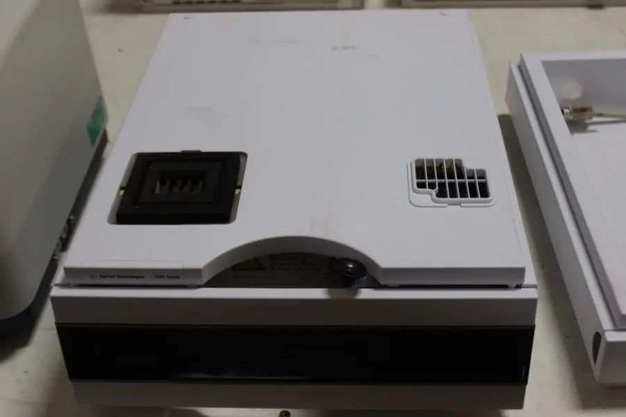 Хроматограф Agilent 1100 Series ALS Therm Autosampler Thermostat HPLC G1330B
