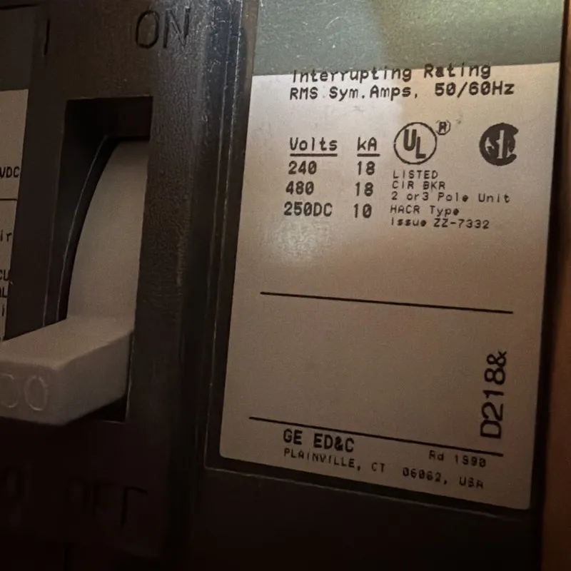 Автоматический выключатель GE TED134100WL 3 pole 100 amp 480v CIRCUIT BREAKER TE