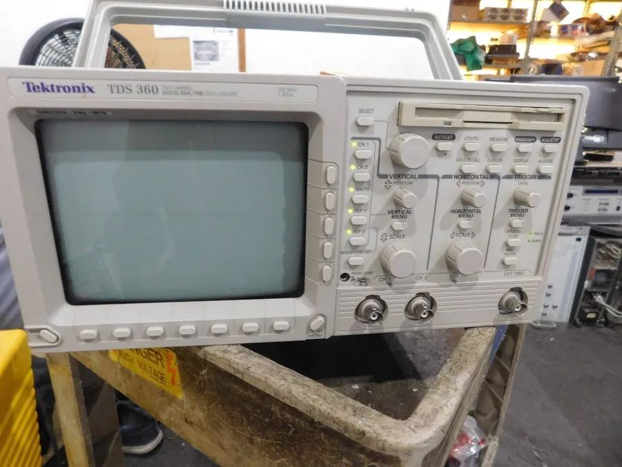 Осциллограф Tektronix: TDS 360 Two Channel Digitizing Oscilloscope w/ Probes & O