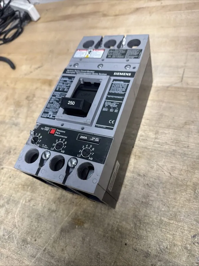 Автоматический выключатель Siemens Sentron HFXD63B250 250 Amp 3 Pole 600 Volt 65