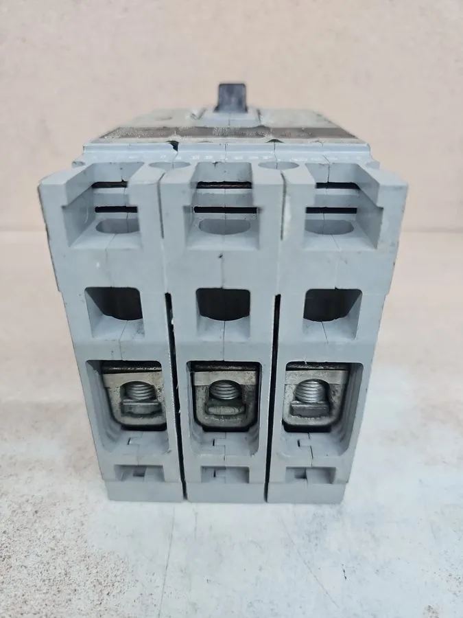 Автоматический выключатель Siemens Sentron HED43B060 60A 3-Pole 480V AC Bolt-On 