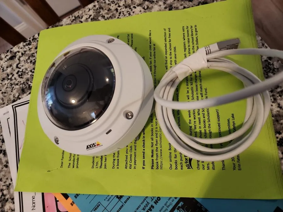 Камера AXIS Communications AXIS M3007-PV Fixed Dome Network Camera Indoor 180/36
