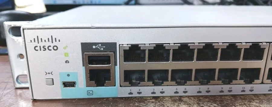 Коммутатор Cisco WS-C2960L-48TS-LL 48-Port Gigabit Ethernet Network Switch Hub — фото лота 1
