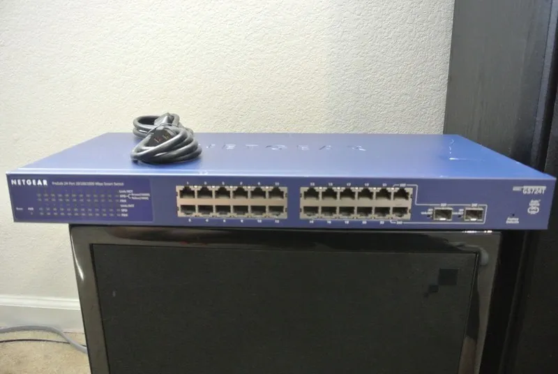 Коммутатор NETGEAR GS724T 24-Port Gigabit Managed Switch ProSAFE Rackmount VLAN