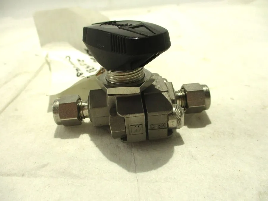 Клапан BOX OF 2 SWAGELOK SS-33VS4 STAINLESS STEEL VALVE 1/4"