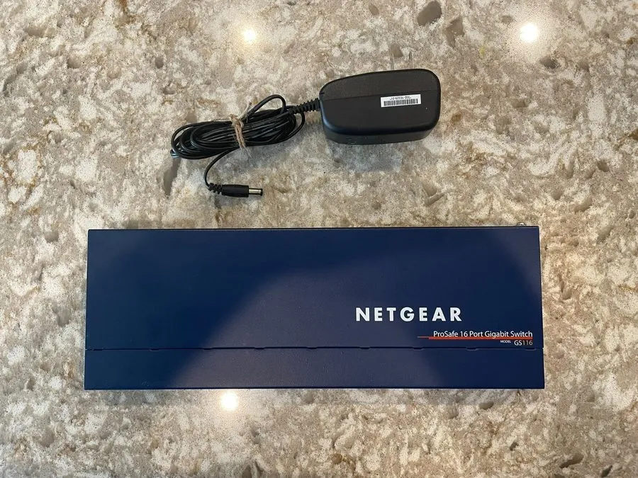 Коммутатор Netgear ProSafe 16 Port Gigabit Switch GS116 v2 Blue Metal Desktop