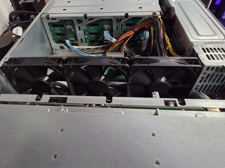 Дисковая полка CSE-837E26-RJBOD1 3U Server Chassis JBOD, Custom Fan Wall SILENCE — фото лота 2