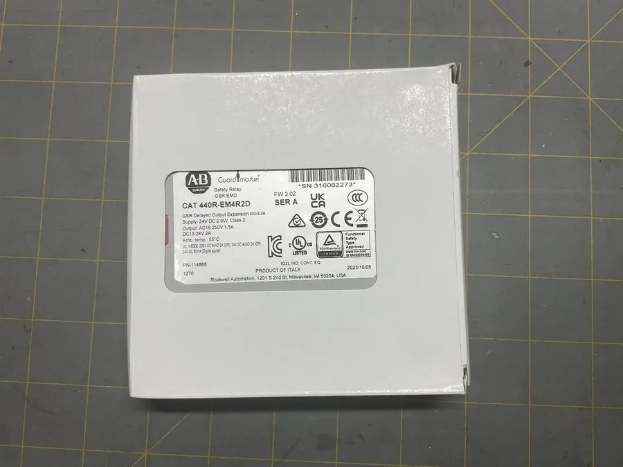 Реле безопасности Allen-Bradley Safety Relay 440R-EM4R2D Relay PN-114866 Series 