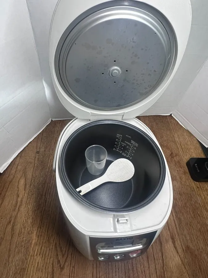 Рисоварка SANYO ECJ-D100S 10-Cup Micom Rice Cooker & Steamer — фото лота 2