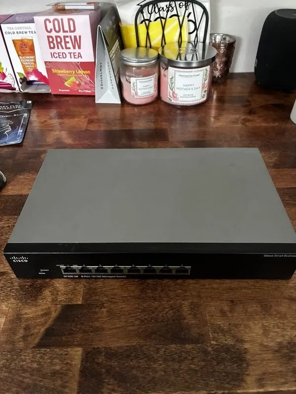 Коммутатор Cisco 8 port 10/100 managed ethernet switch SF300-08 — фото лота 2