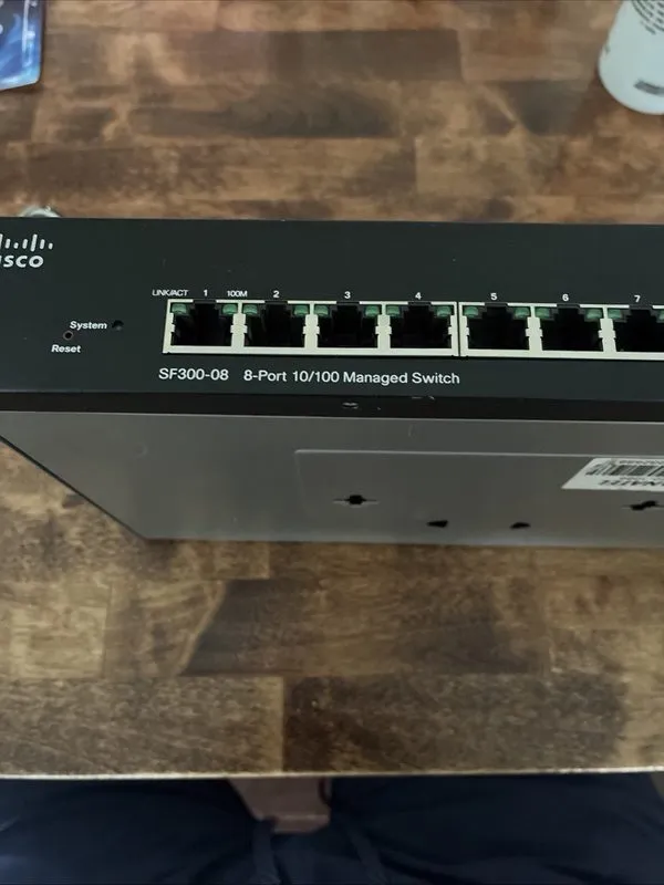 Коммутатор Cisco 8 port 10/100 managed ethernet switch SF300-08 — фото лота 4