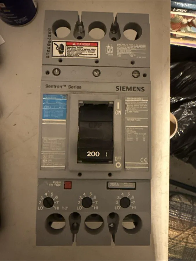 Автоматический выключатель Siemens Sentron 200 Amp Circuit Breaker 3 Pole 600 VA