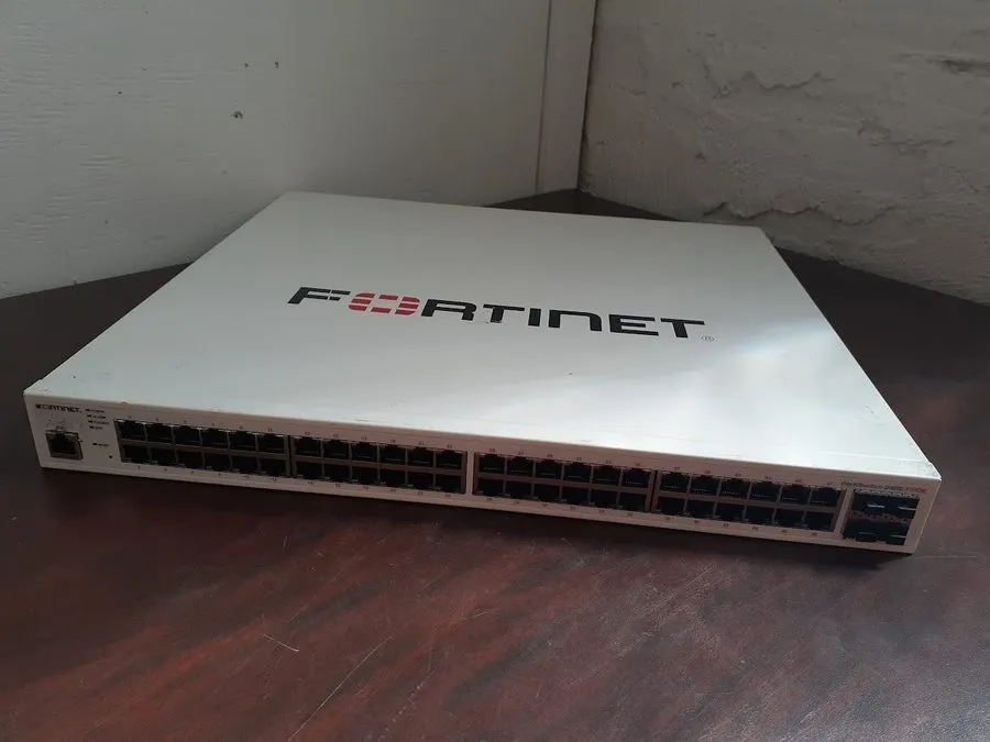 Коммутатор Fortinet FS-248E-FPOE FortiSwitch 48-Port PoE Gigabit Switch