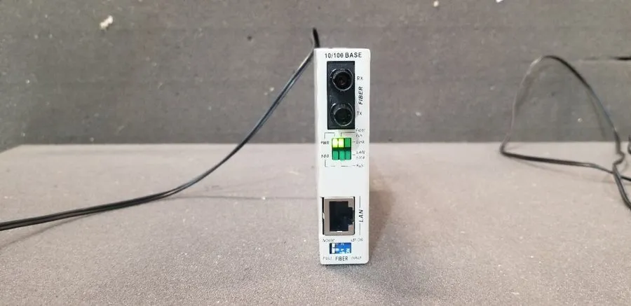 Медиаконвертер RJ45 to ST Fiber 10/100Mbps Media Converter ET90110ST StarTech 9V