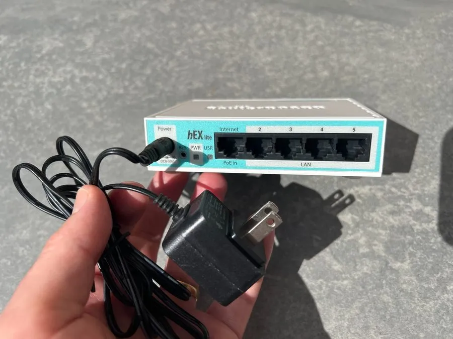 Маршрутизатор ROUTERBOARD Hex Lite 5 Ports Router 5 X 10/100 Poe OSL4 RB750r2 MI