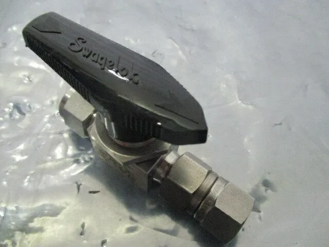 Фитинг Swagelok SS-43S6 Stainless Steel 3/8" Tube Fitting Manual Ball Valve
