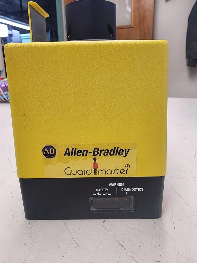 Реле безопасности Allen Bradley GuardMaster Cat. #: 442L-SSFZN SafeZone Laser Sc — фото лота 1