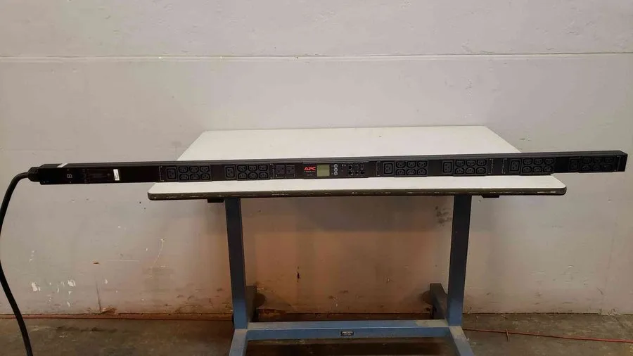 Блок розеток PDU APC AP8861 Metered Rack PDU 0U 5.7kW 208V 36x C13 6x C19 2x 5-2