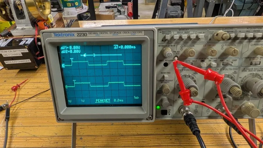 Осциллограф Tektronix 2230 100mhz Digital Storage Oscilloscope (YTH44) — фото лота 2